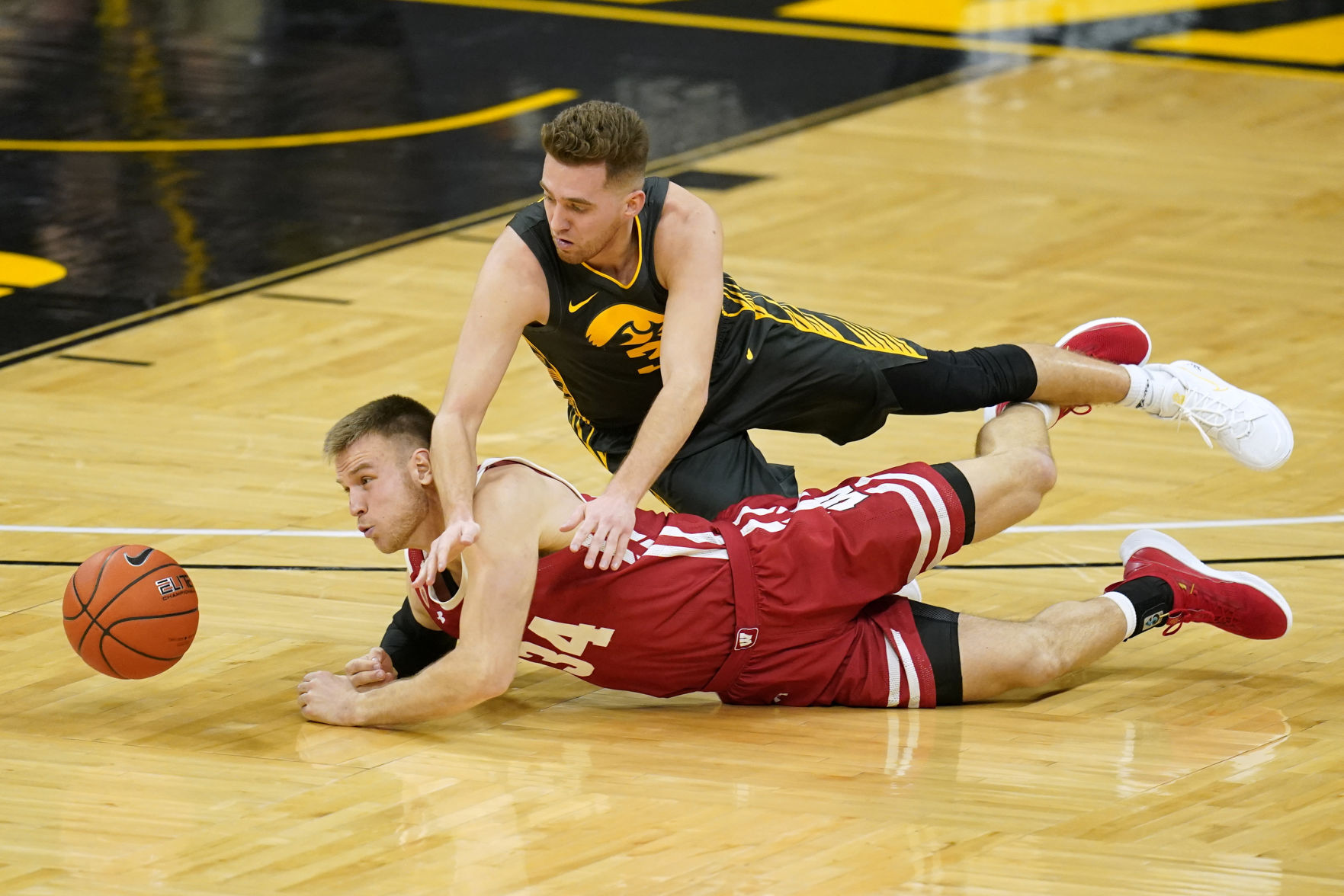 Iowa 77, UW 73